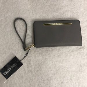 Steve Madden wristlet/wallet
